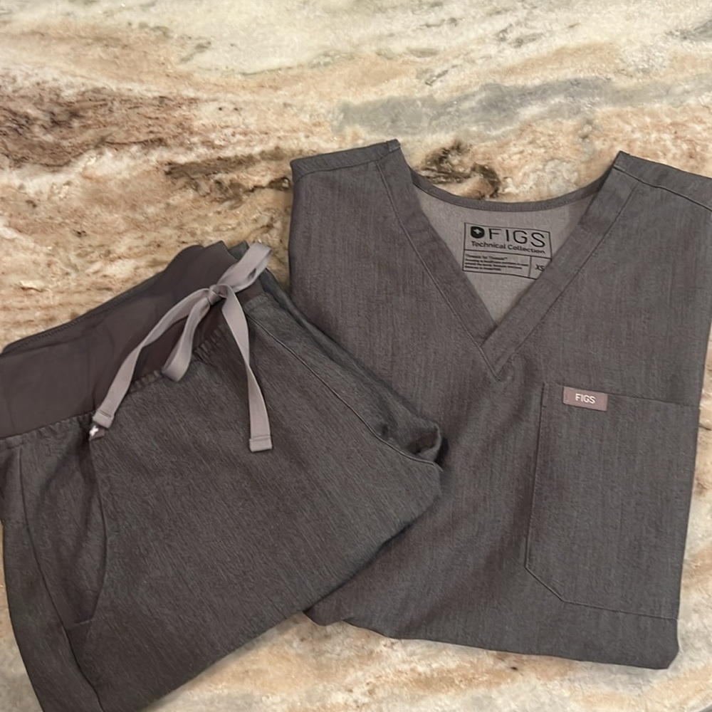 Figs Scrubs Graphite Set- XS top and SP Zamora Joggers - Sold as set only